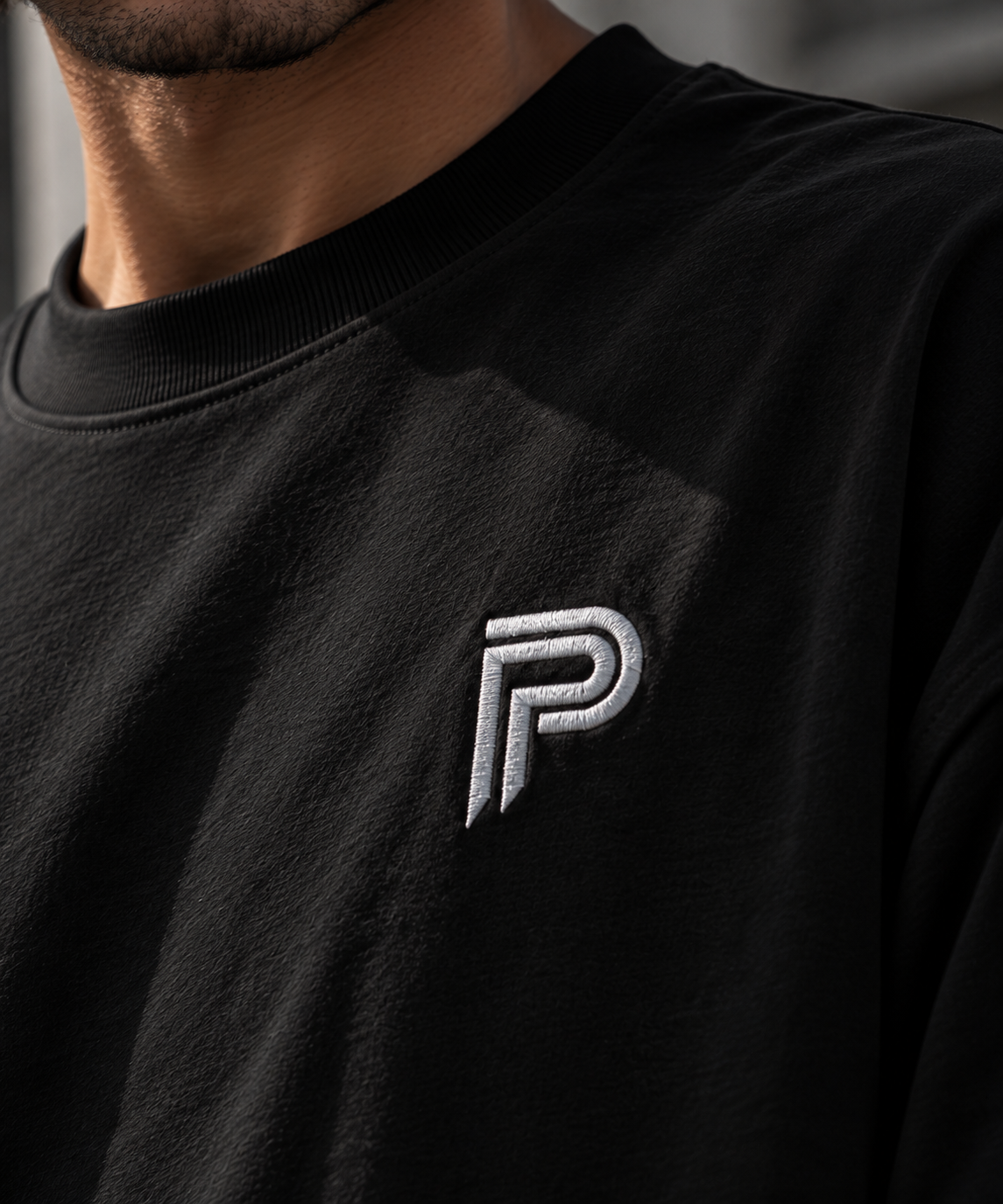 Oversize T-Shirt mit gesticktem Logo – PRIVE COLLECTIVE