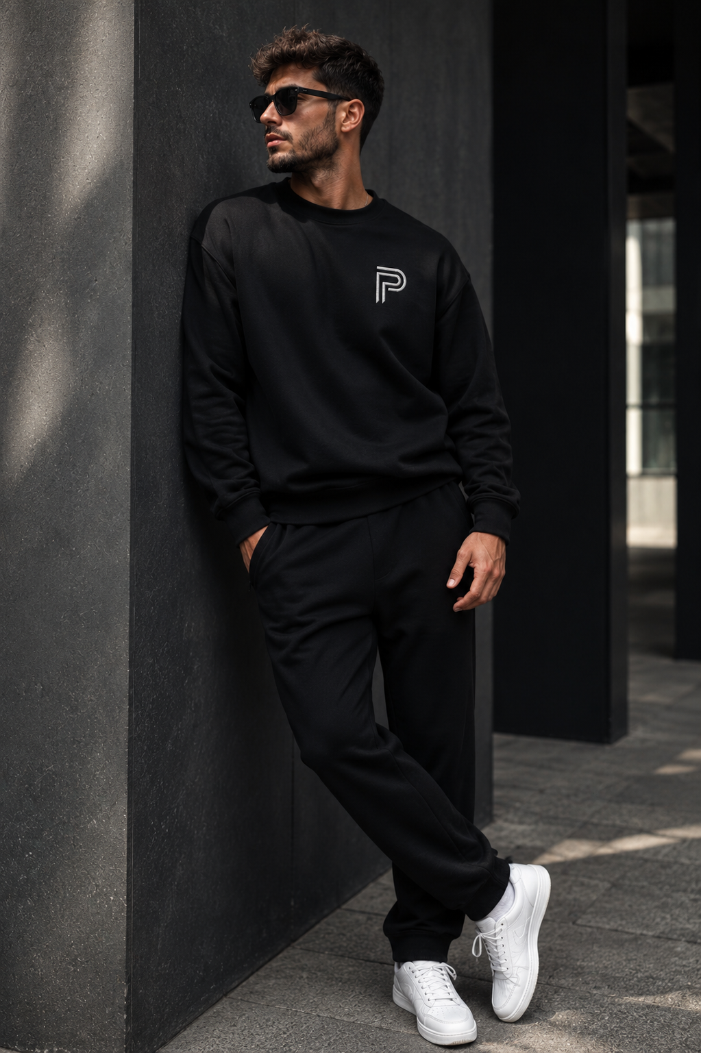 Prive - Premium Sweatshirt mit gesticktem Logo