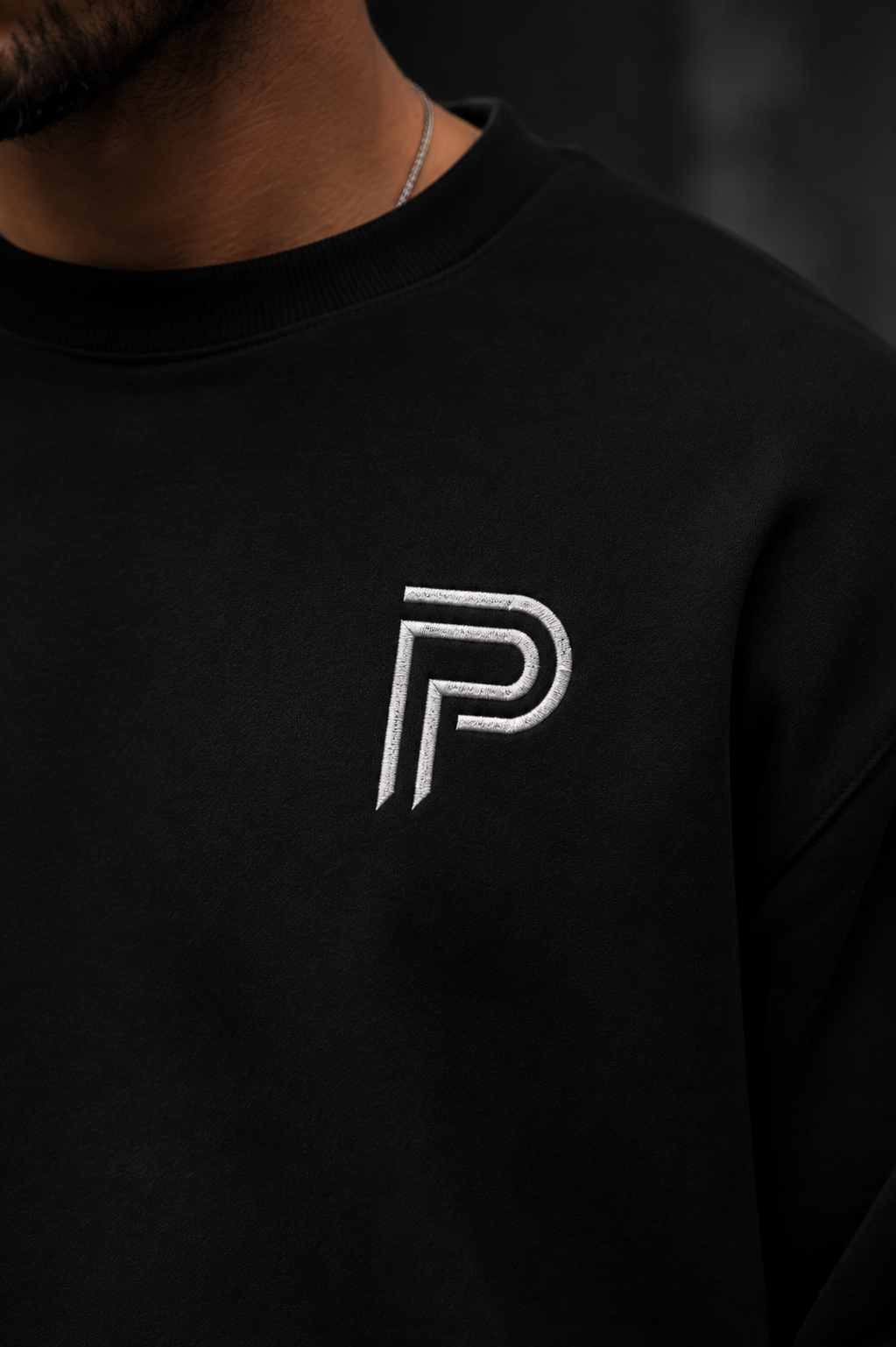 Prive - Premium Sweatshirt mit gesticktem Logo